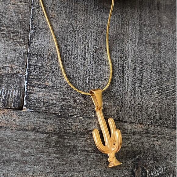 NEW Gold Cactus Pendant Layering Necklace - Picture 6 of 15